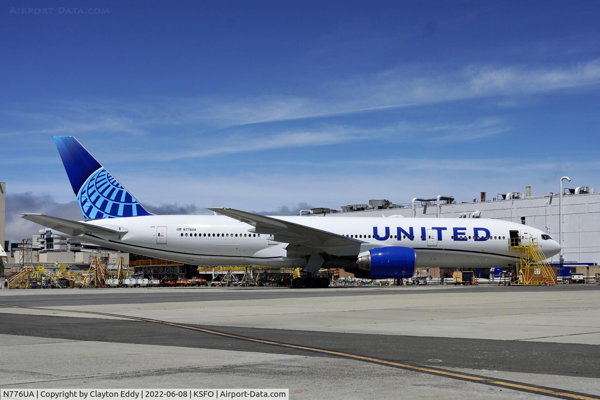 N776UA, 1996 Boeing 777-222 C/N 26937, SFO 2022.