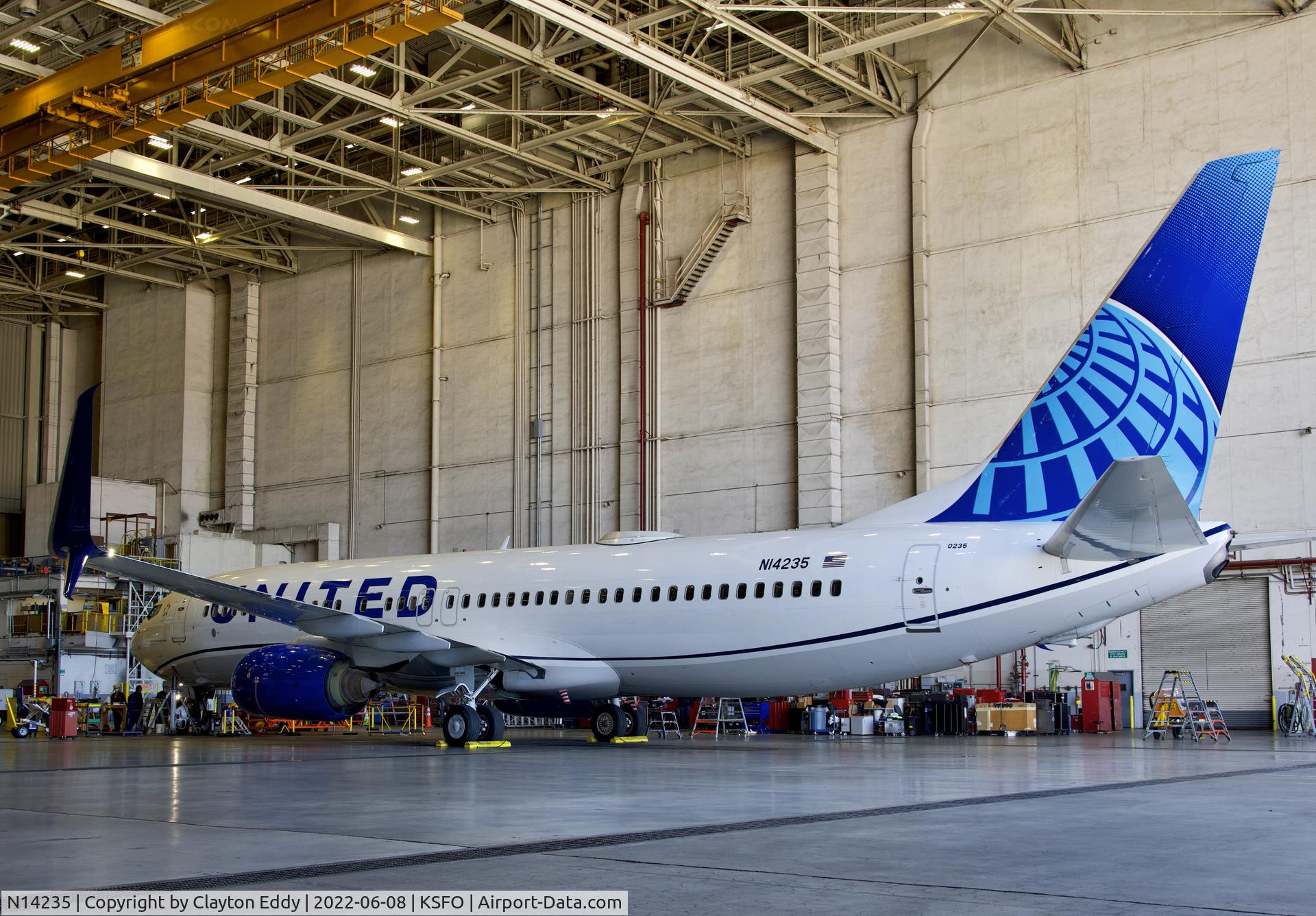 N14235, 1999 Boeing 737-824 C/N 28947, SFO 2022.