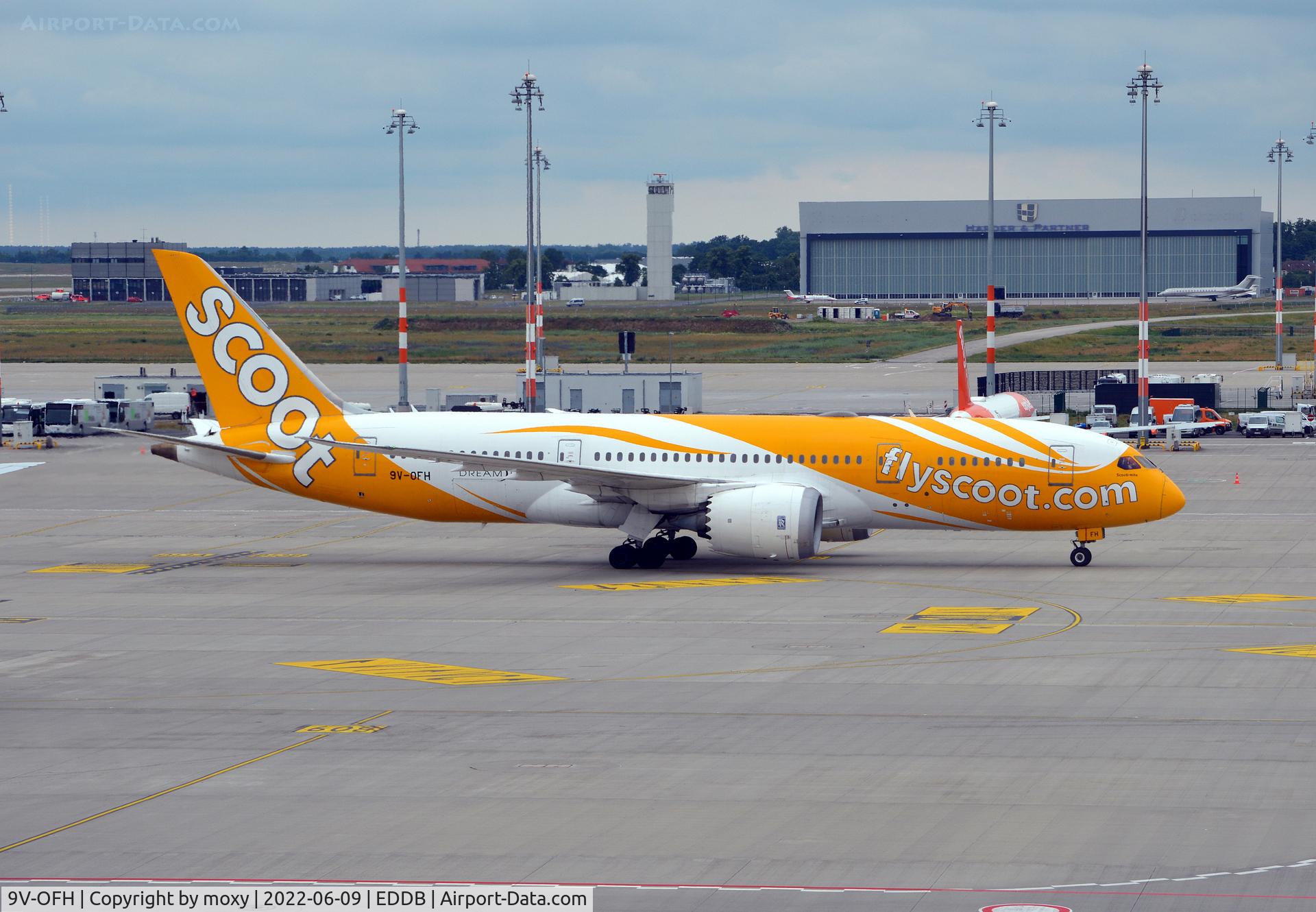 9V-OFH, 2017 Boeing 787-8 Dreamliner C/N 37124, Boeing 787-8 Dreamliner arriving at Berlin Brandenburg from Athens.