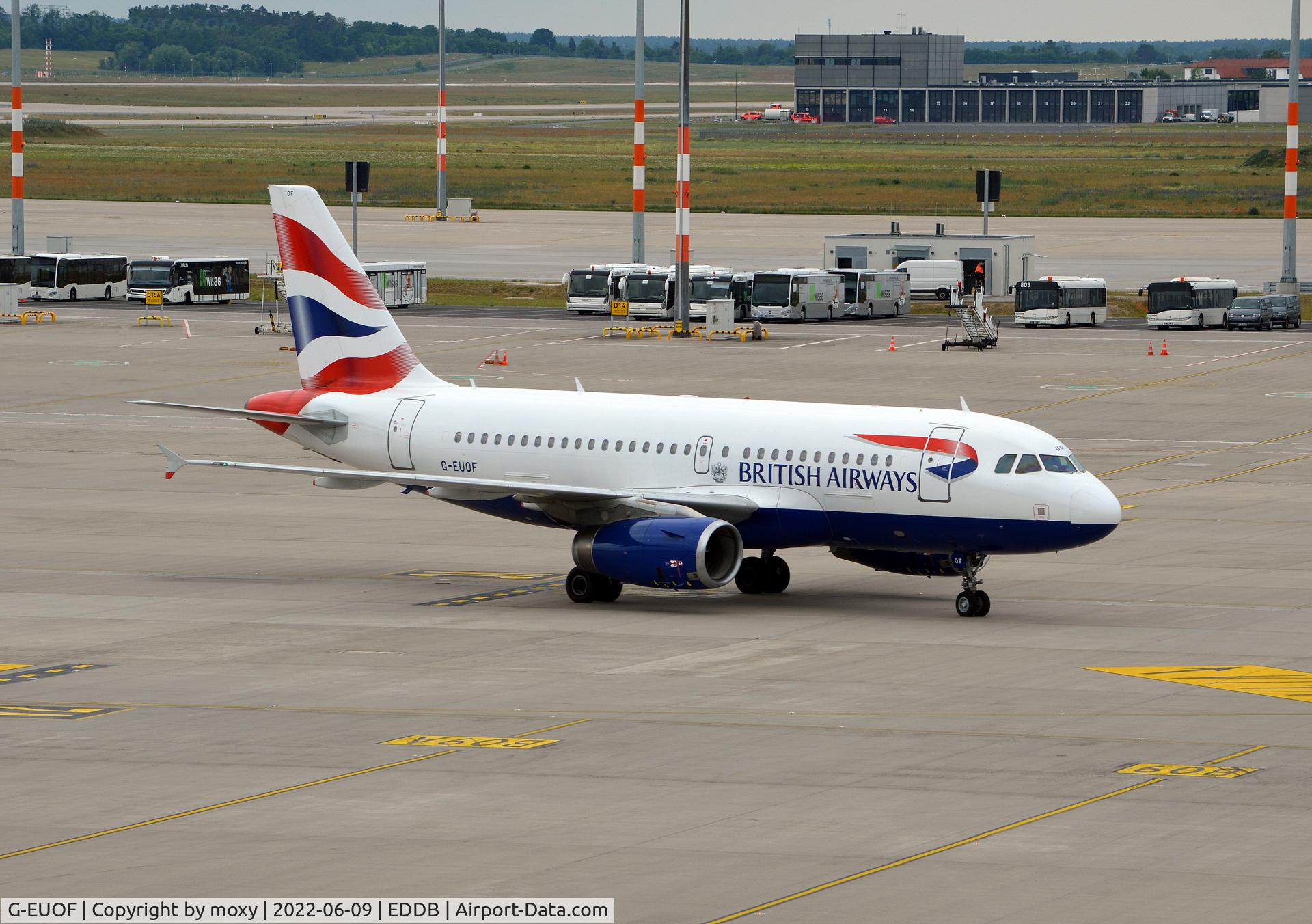 G-EUOF, 2001 Airbus A319-131 C/N 1590, Airbus A319-131 arriving Berlin Brandenburg from London Heathrow at Gate C1.