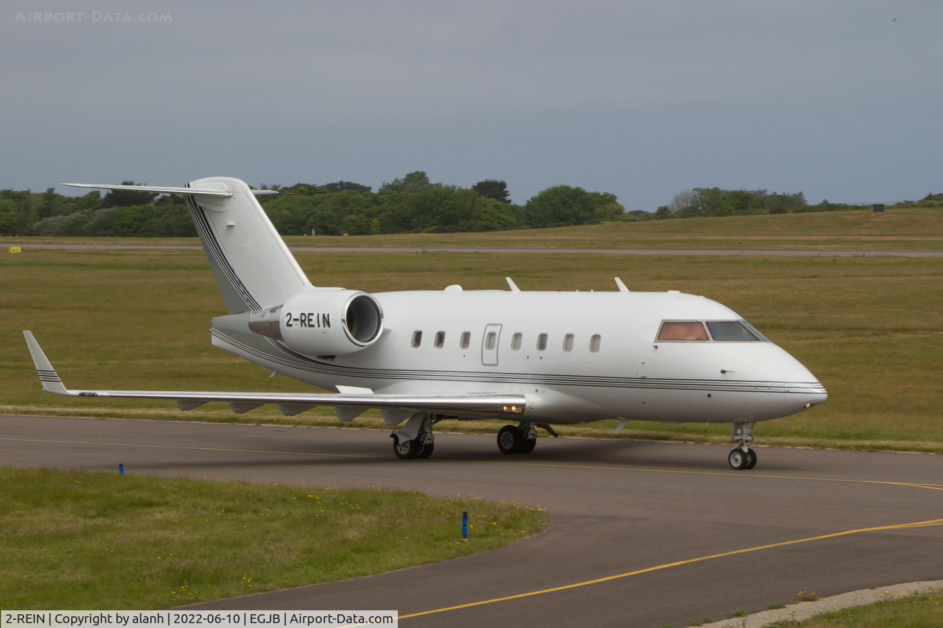 2-REIN, 1998 Bombardier Challenger 604 (CL-600-2B16) C/N 5373, Taxiing to stand in Guernsey