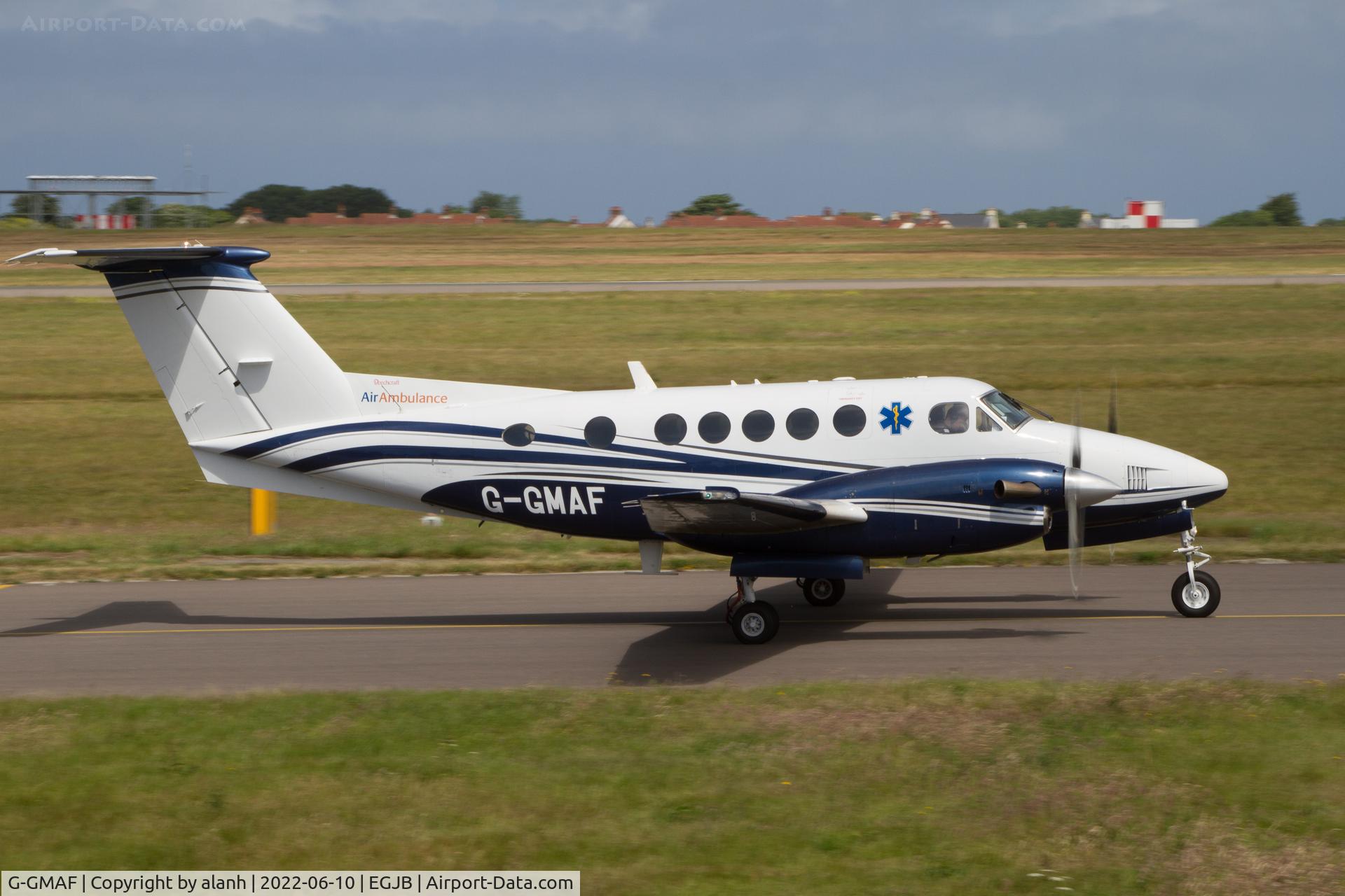 G-GMAF, 1999 Raytheon B200 Super King Air C/N BB-1692, Taxiing in Guernsey