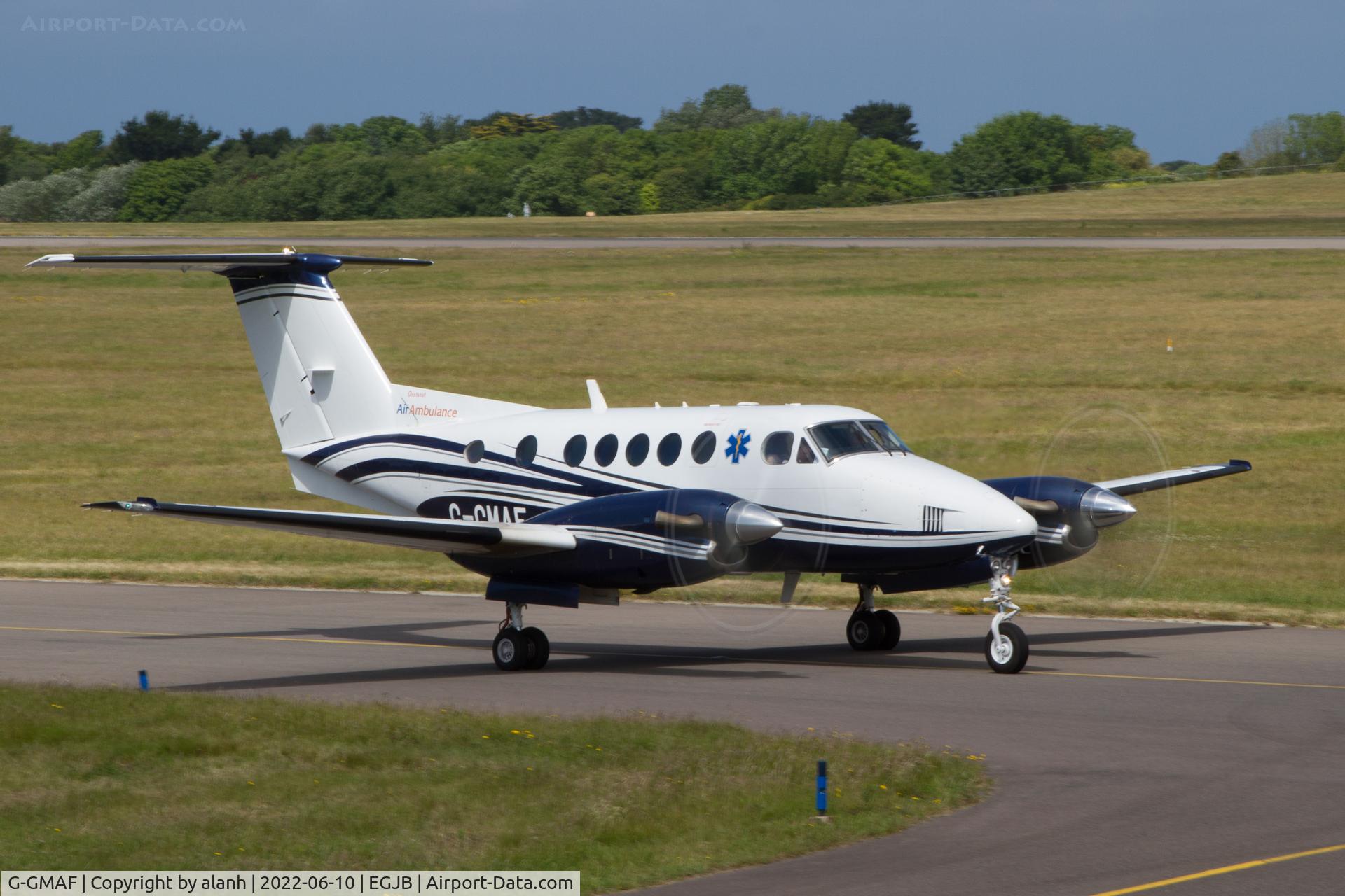 G-GMAF, 1999 Raytheon B200 Super King Air C/N BB-1692, Taxiing in Guernsey