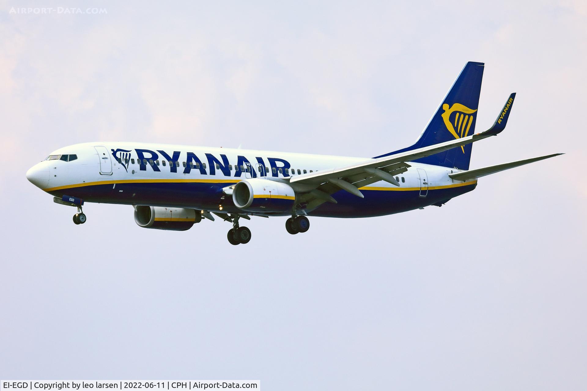 EI-EGD, 2010 Boeing 737-8AS C/N 34981, Copenhagen 11.6.2022