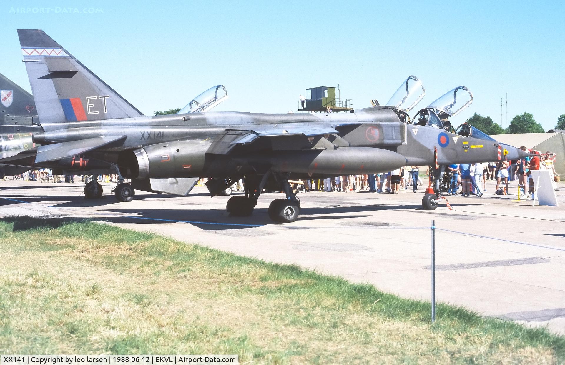 XX141, 1974 Sepecat Jaguar T.2A C/N B.6, Værløse Air Base 12.6.1988
