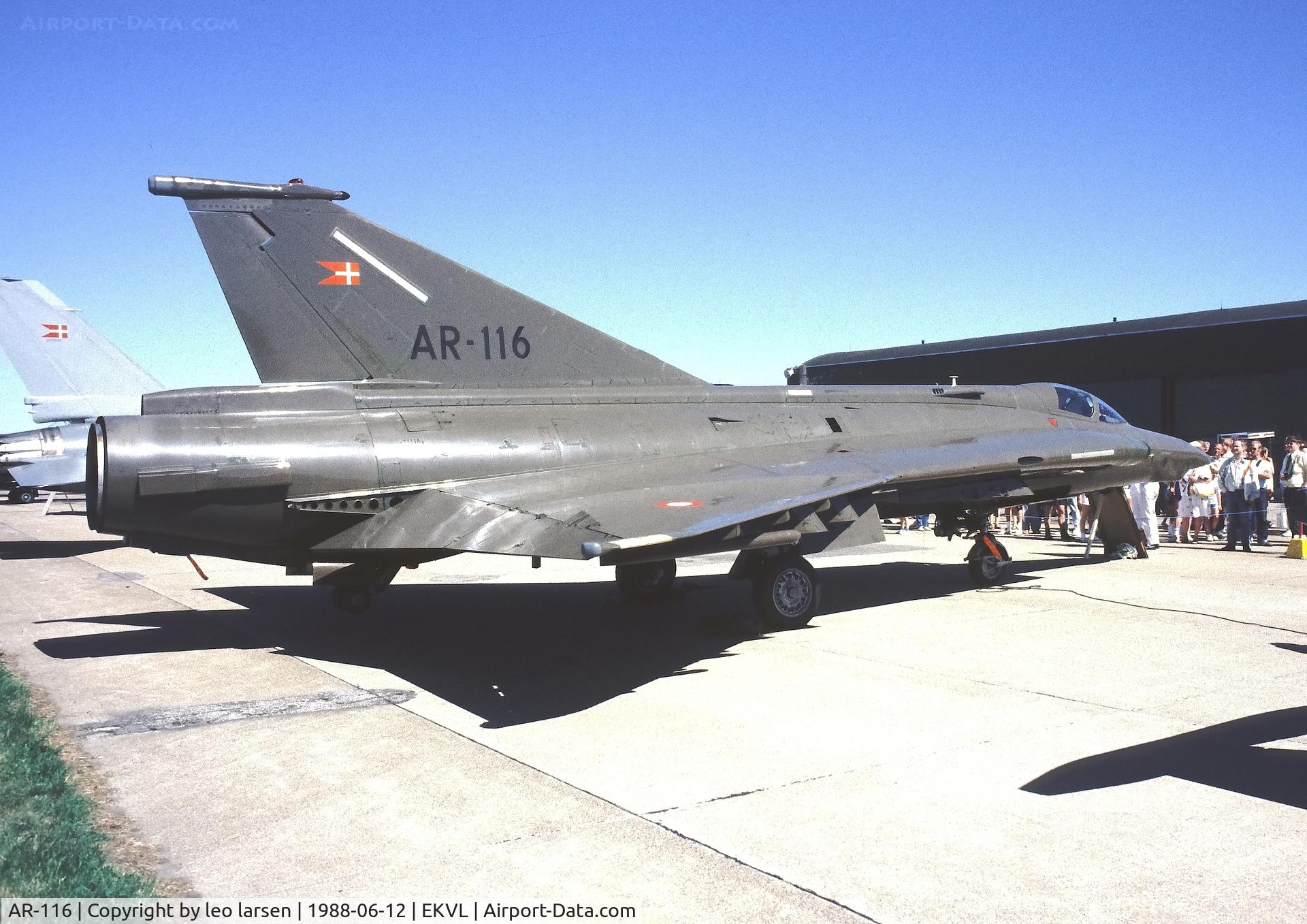 AR-116, 1971 Saab RF-35 Draken C/N 35-1116, Værløse Air Base 12.6.1988
