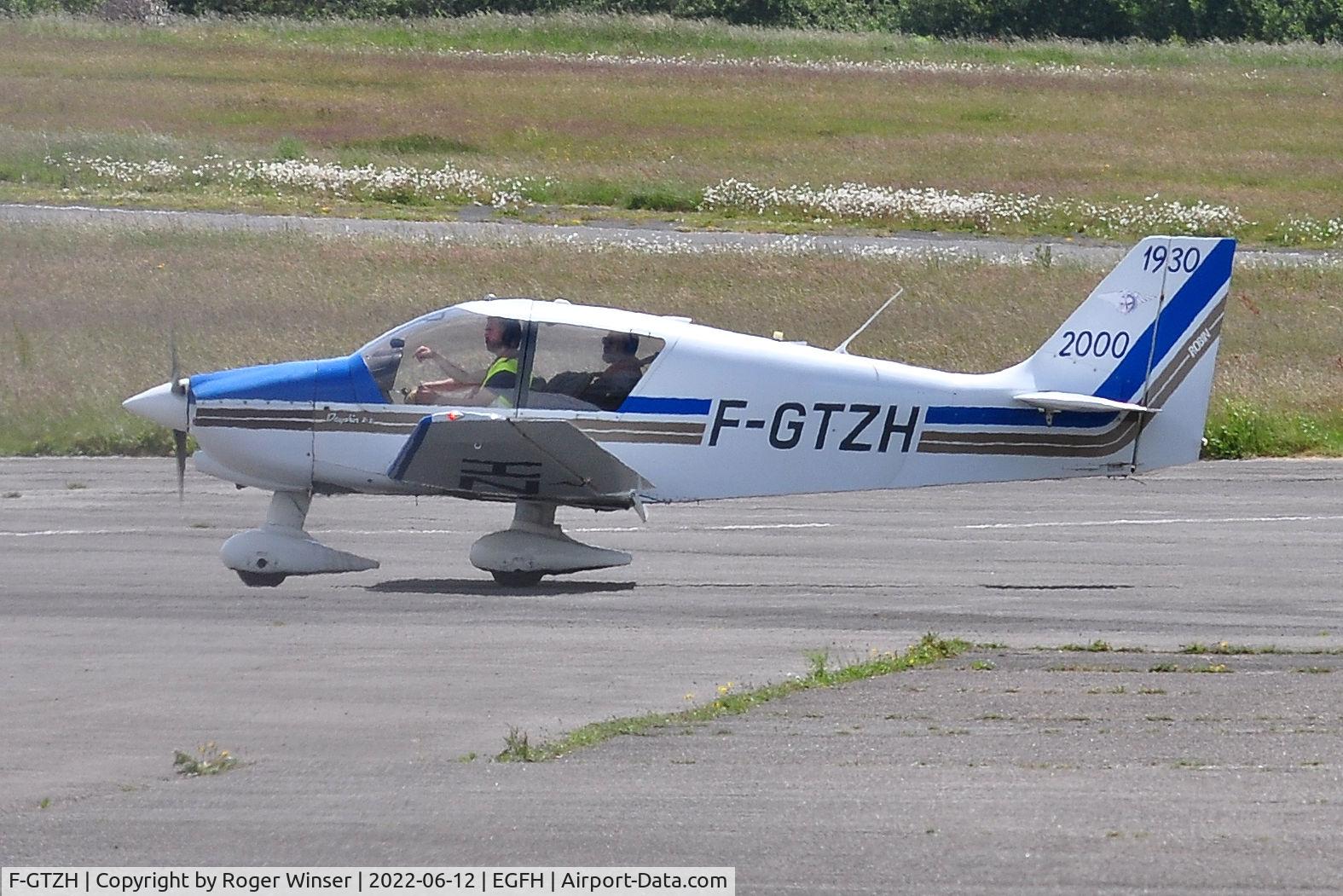 F-GTZH, Robin DR-400-120 Petit Prince C/N 2455, Visiting Dauphine 2-2.