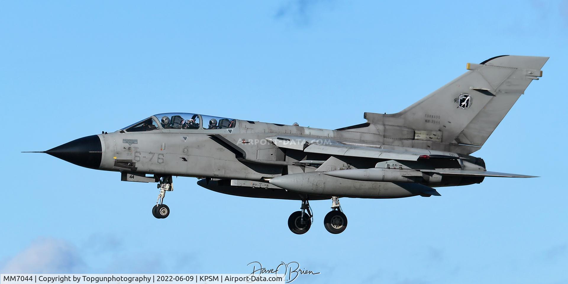 MM7044, Panavia Tornado IDS MLU C/N 375/IS043/5053, Wingman landing RW34