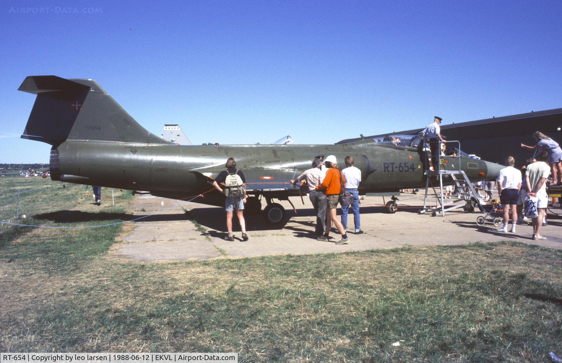 RT-654, Lockheed CF-104D Starfighter C/N 583A-5324, Værløse Air Base 12.6.1988