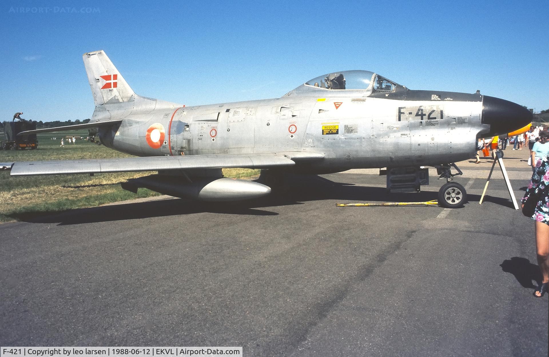 F-421, 1951 North American F-86D-35-NA Sabre C/N 173-554, Værløsae Air Base 12.6.1988