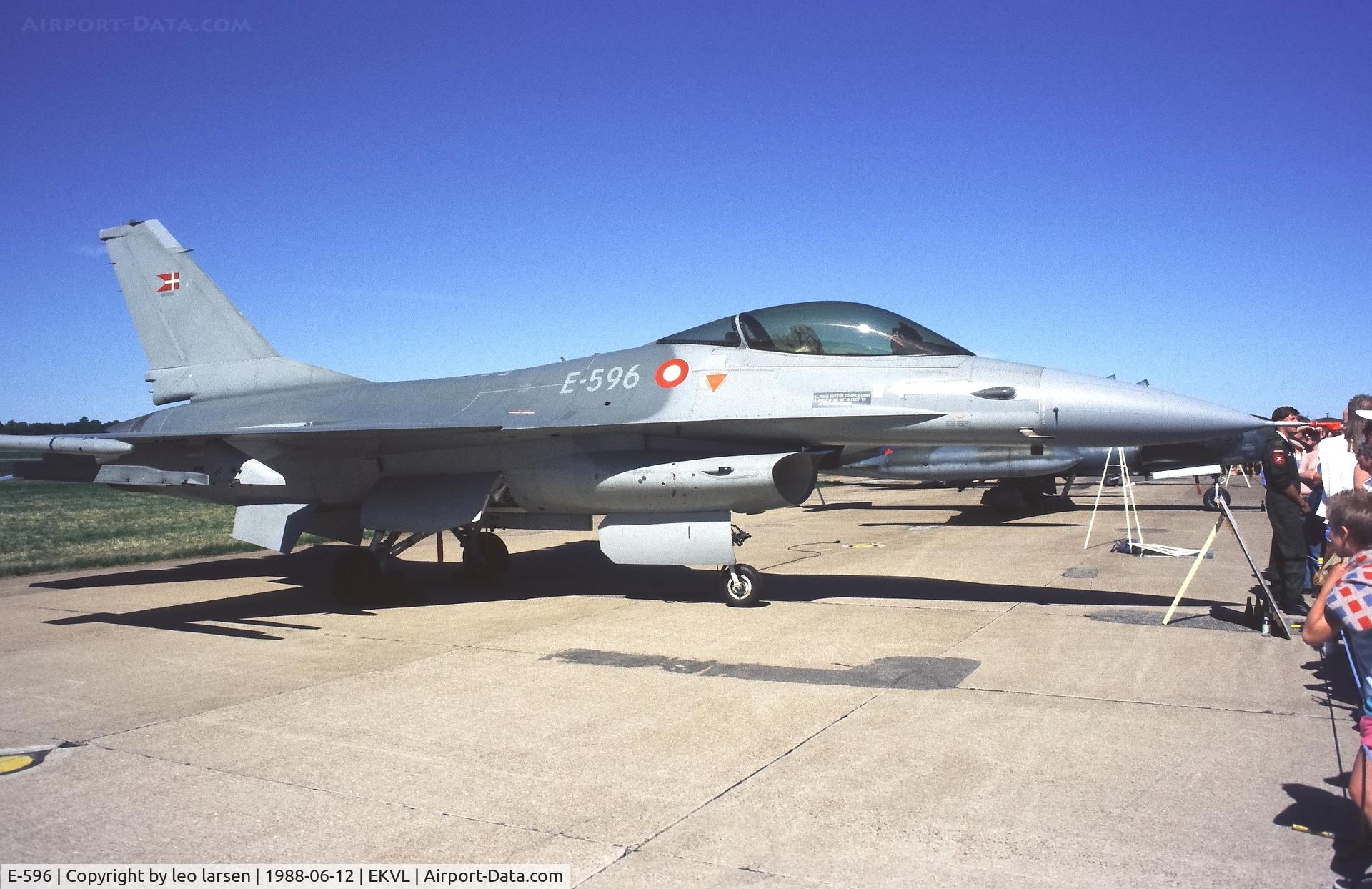 E-596, 1982 SABCA F-16AM Fighting Falcon C/N 6F-31, Værløse Air Base 12.6.1988
