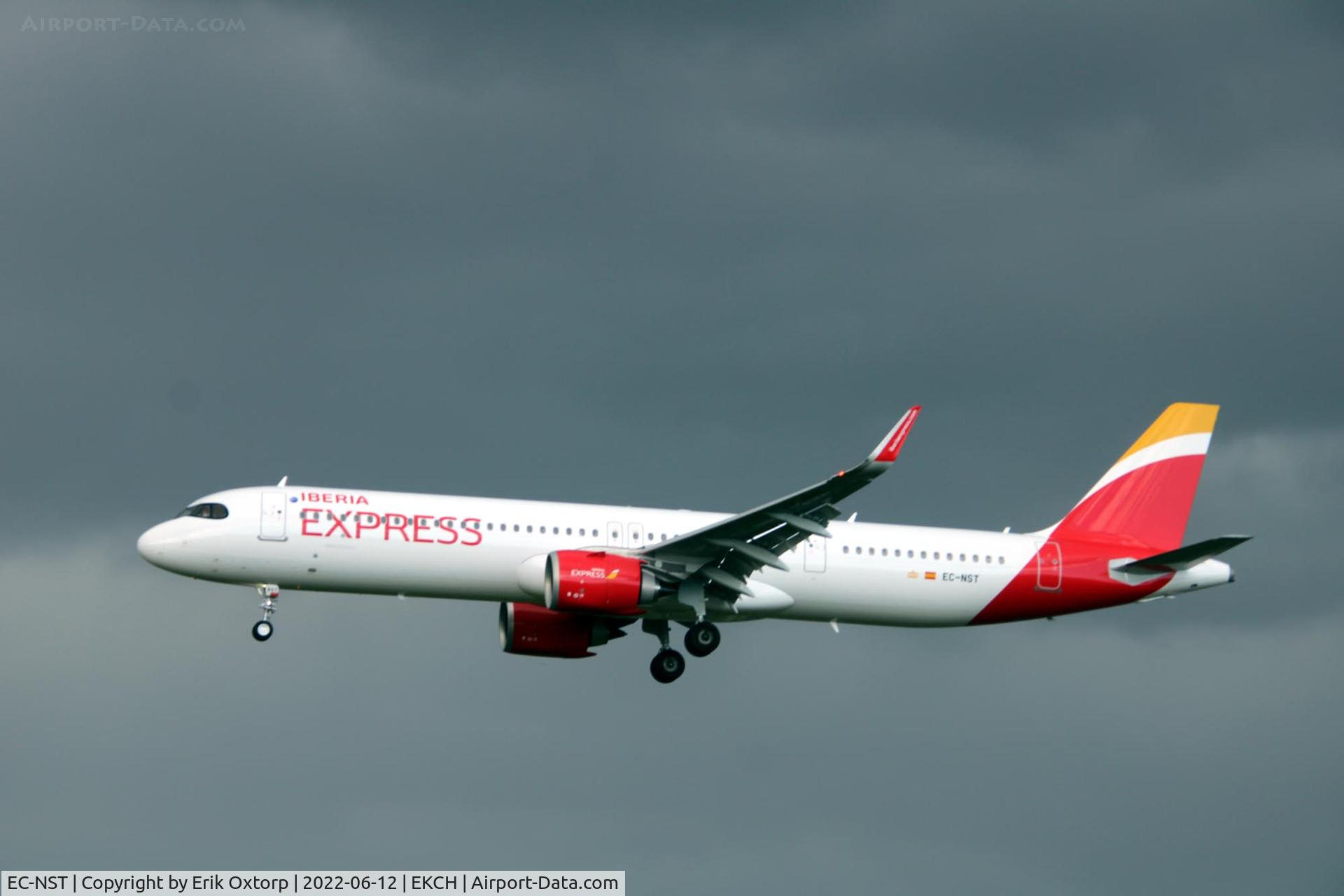 EC-NST, 2022 Airbus A321-251NX C/N 10991, EC-NST landing rw 22L