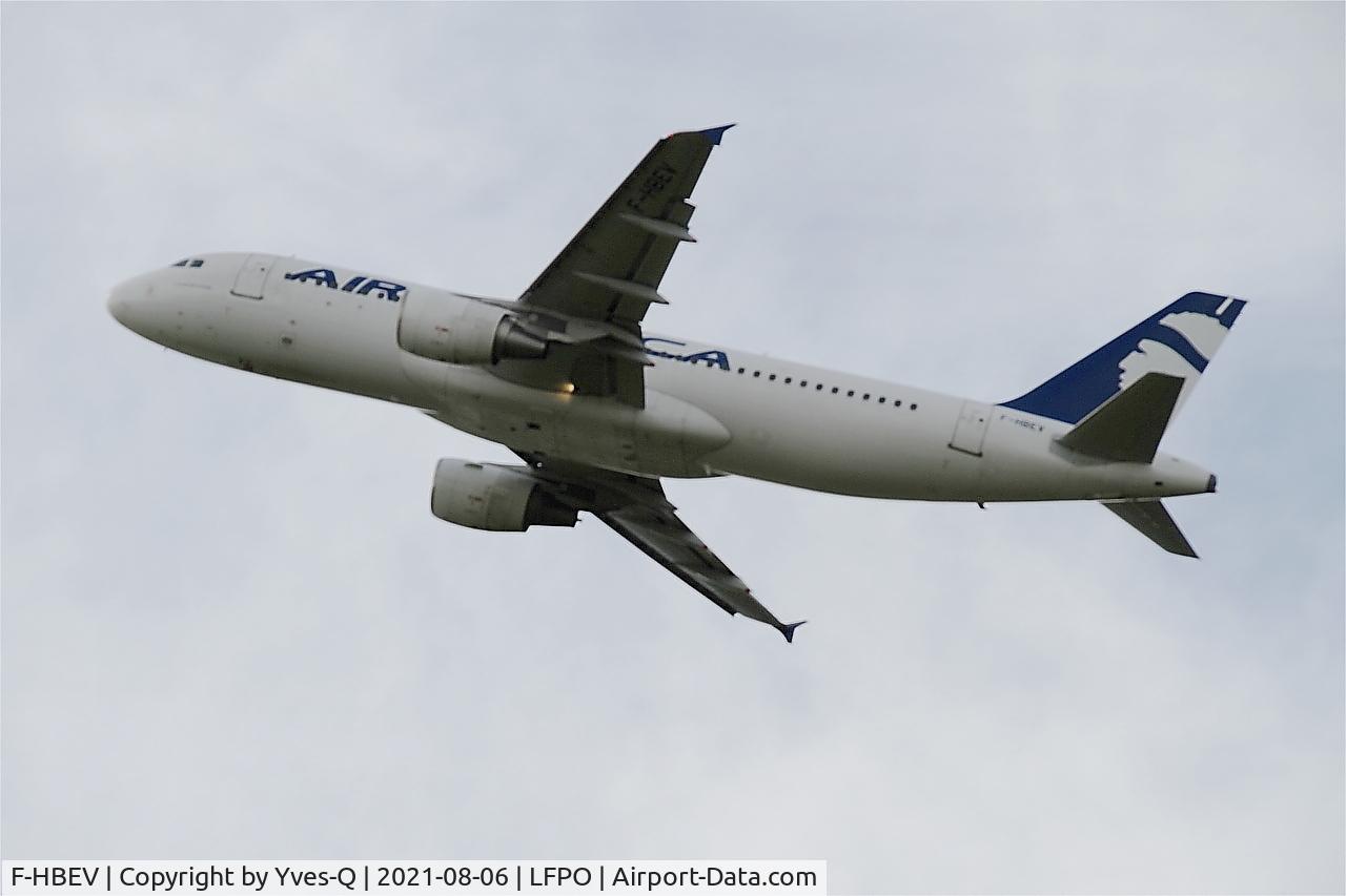 F-HBEV, 2009 Airbus A320-214 C/N 3952, Airbus A320-214, Climbing from rwy 24, Paris Orly airport (LFPO-ORY)