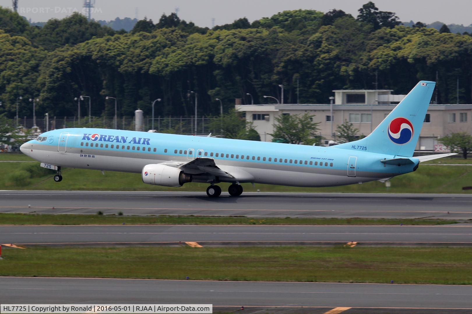 HL7725, 2004 Boeing 737-9B5 C/N 29999, at nrt