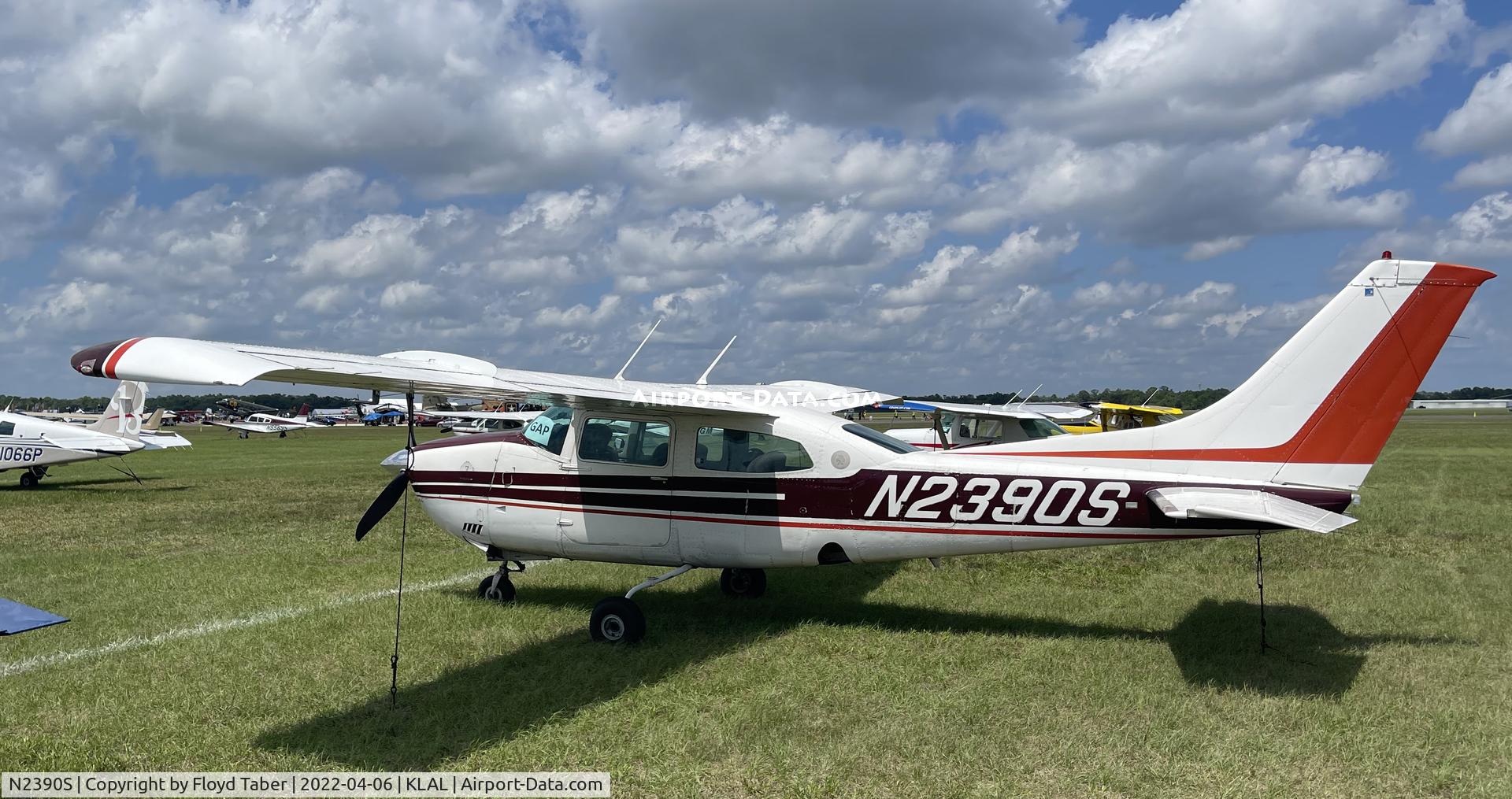 N2390S, 1976 Cessna 210L Centurion C/N 21061266, SUN N FUN