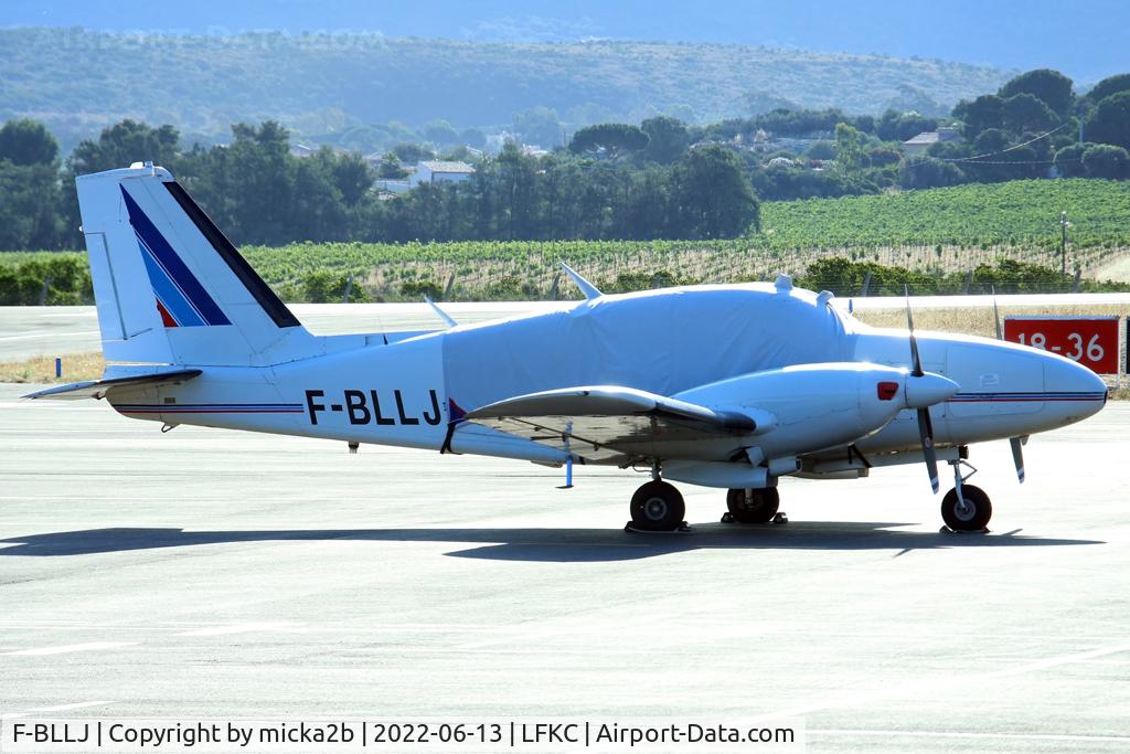 F-BLLJ, Piper PA-23-250 Aztec C/N 273756, Parked