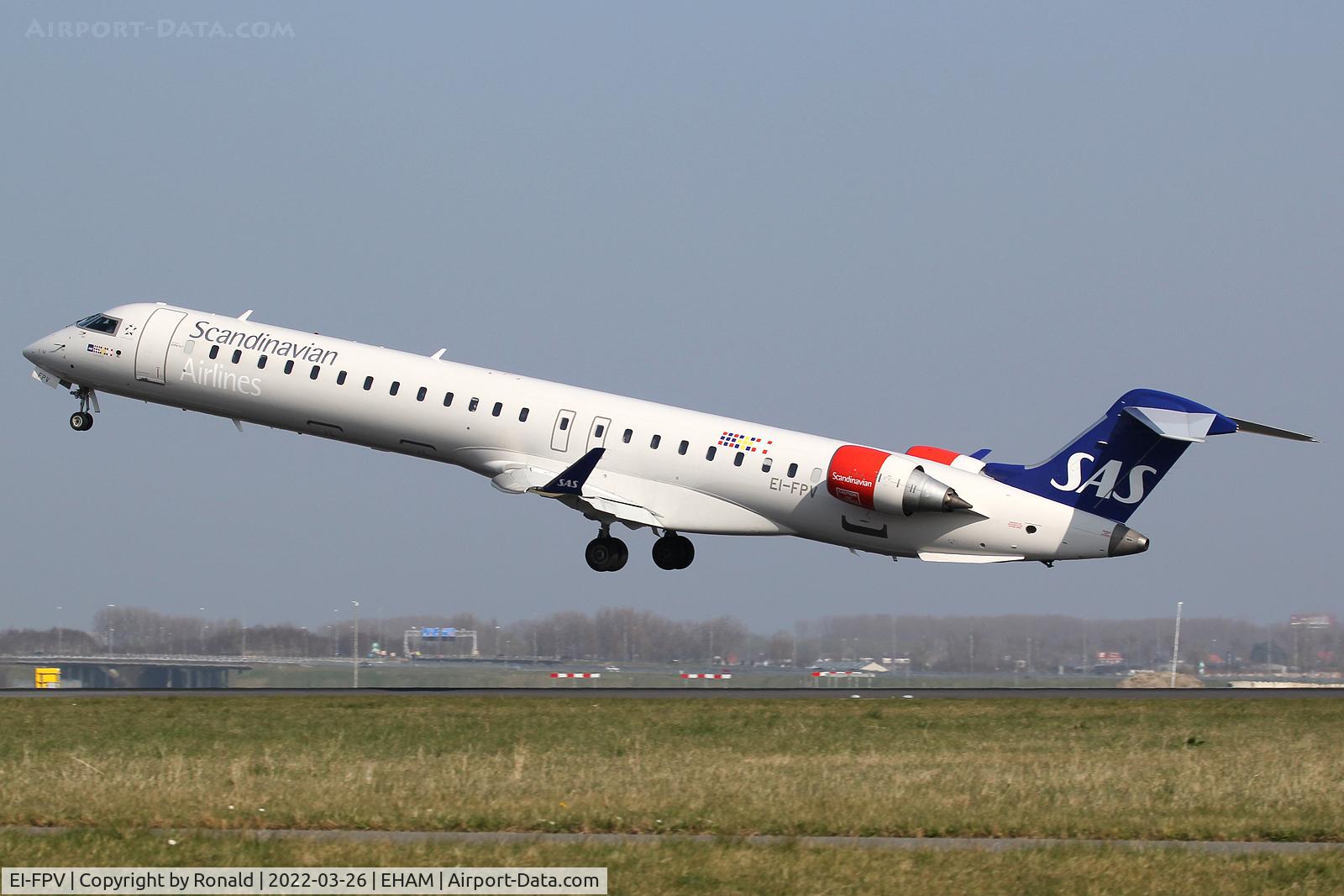EI-FPV, 2017 Bombardier CRJ-900LR (CL-600-2D24) C/N 15440, at spl