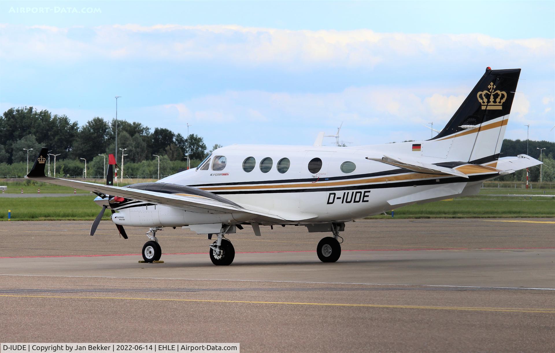 D-IUDE, Beech C90B King Air C/N LJ-1323, Lelystad Airport