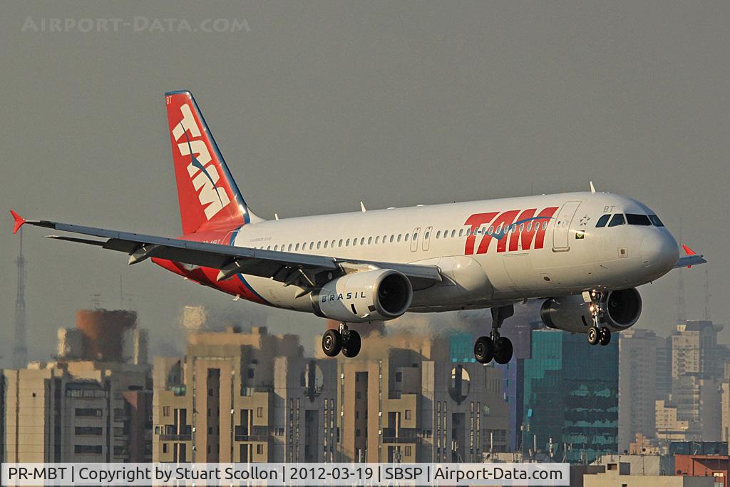 PR-MBT, 2003 Airbus A320-232 C/N 2014, TAM CGH