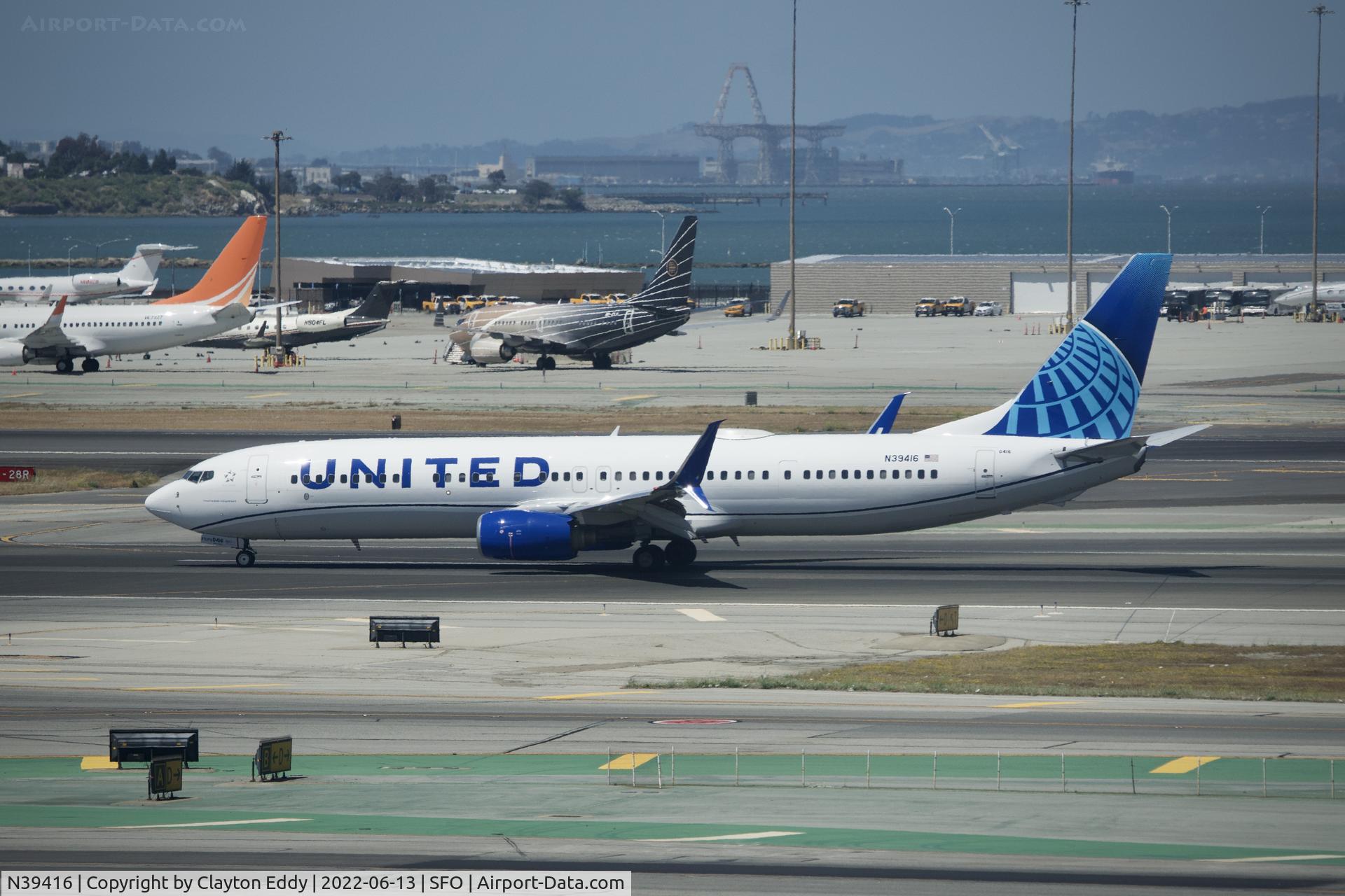 N39416, 2008 Boeing 737-924/ER C/N 37093, Sky Terrace SFO 2022.