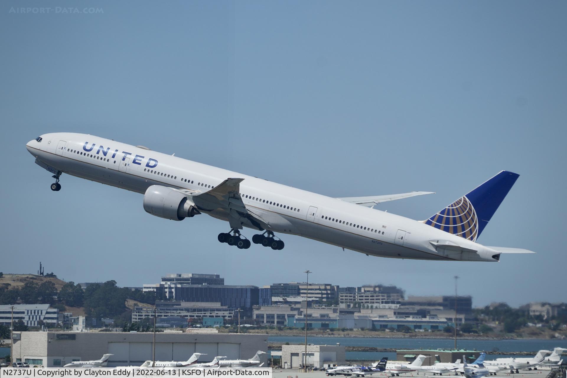 N2737U, 2017 Boeing 777-300/ER C/N 62647, Sky Terrace SFO 2022.
