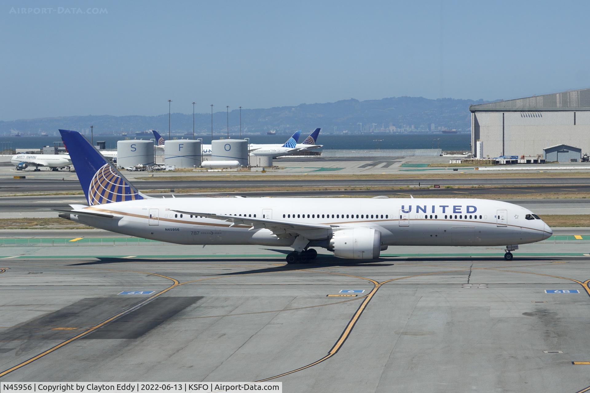 N45956, 2015 Boeing 787-9 Dreamliner C/N 40918, Sky Terrace SFO 2022.