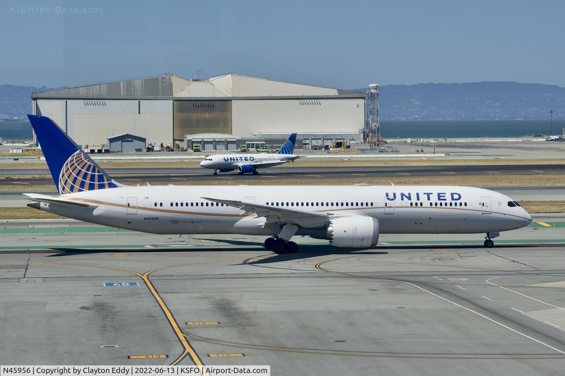 N45956, 2015 Boeing 787-9 Dreamliner C/N 40918, Sky Terrace SFO 2022.