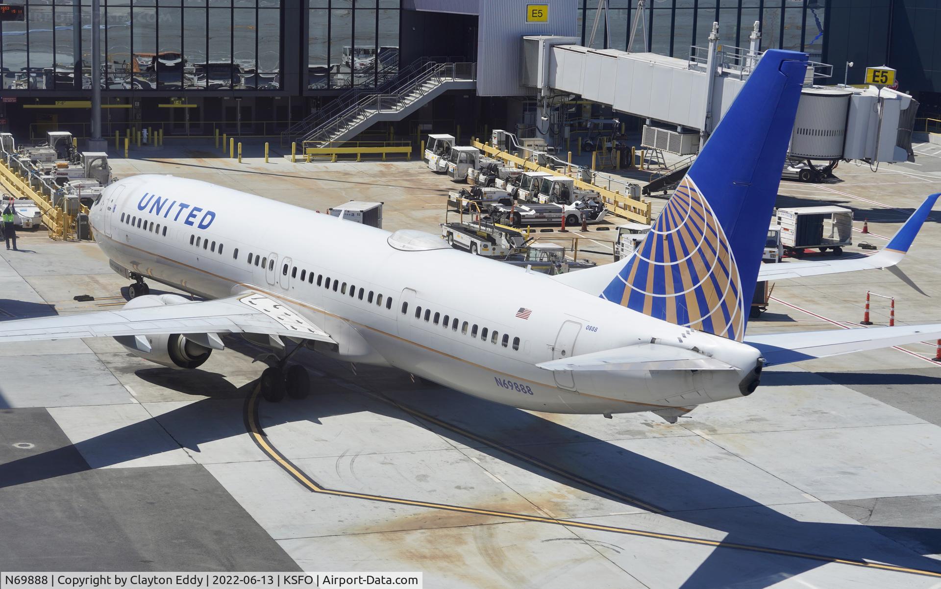 N69888, 2015 Boeing 737-924/ER C/N 42191, Sky Terrace SFO 2022.