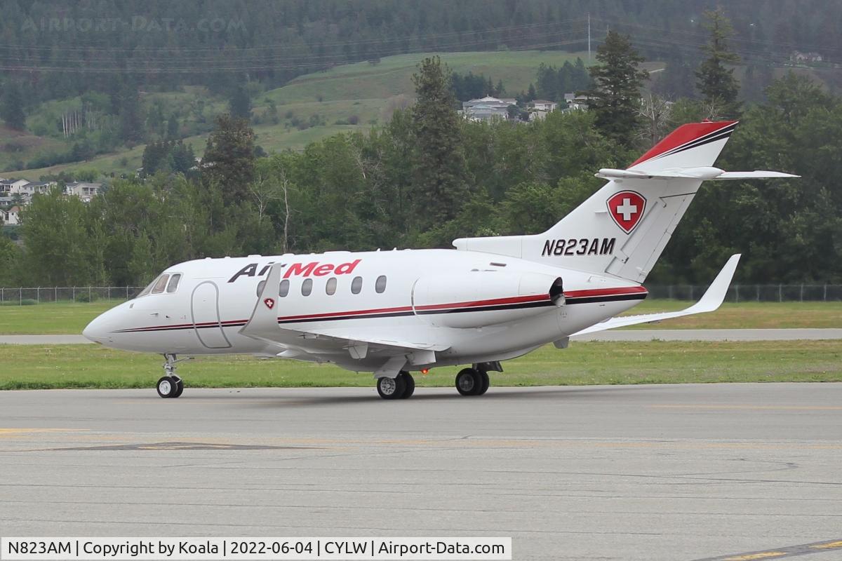 N823AM, 2004 Raytheon Hawker 800XP C/N 258687, Taxing after arrival from Birmingham (ALB).