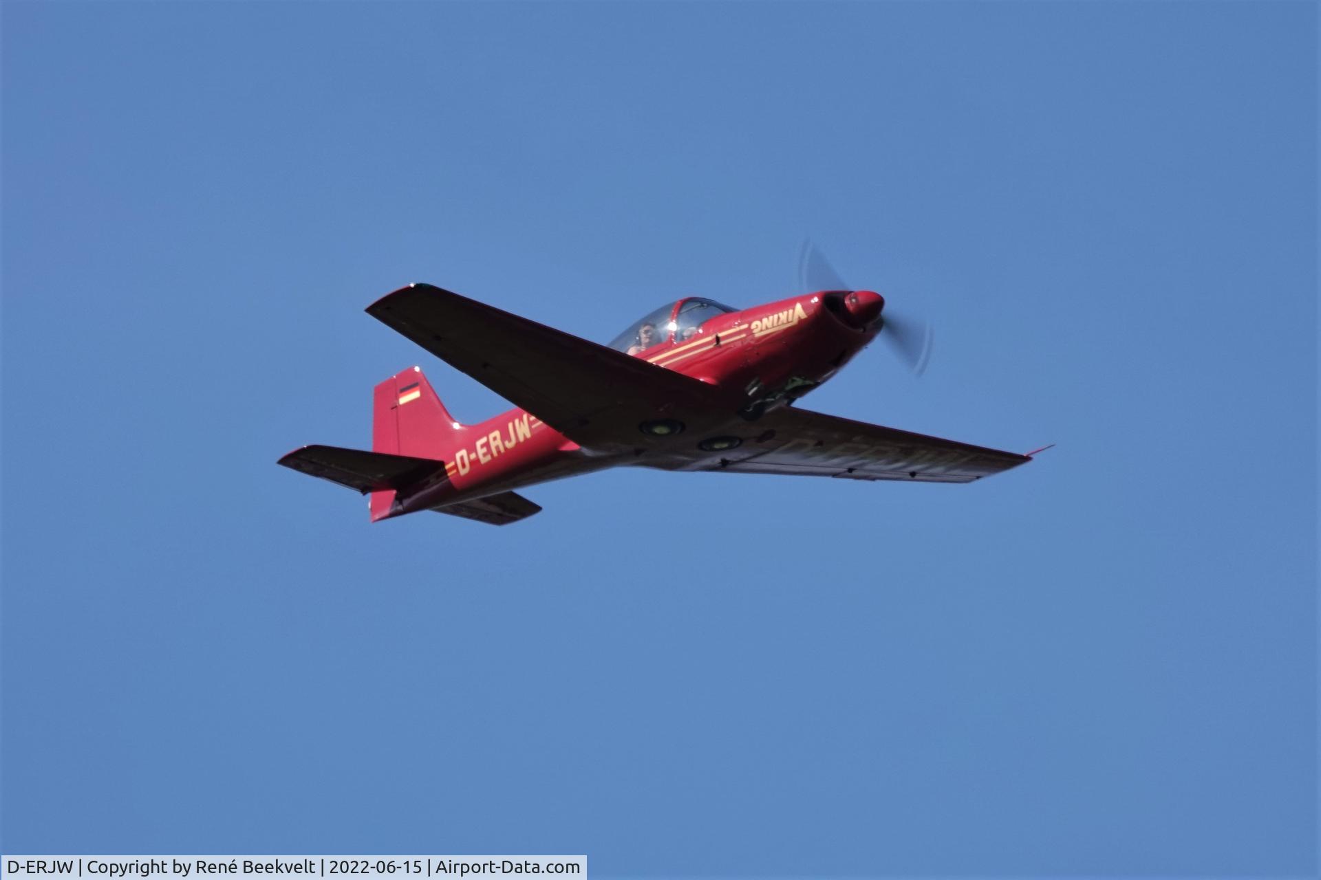 D-ERJW, 1964 Laverda F-8L Falco 4 C/N 403, 15 juni 2022 vloog over Marken NH samen met  D-ESHP