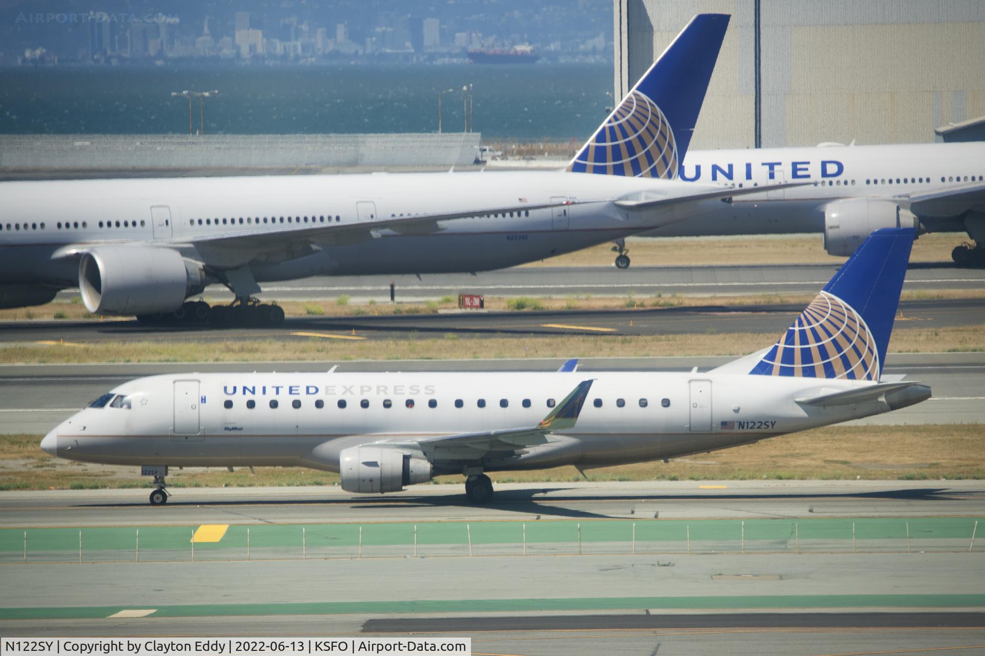 N122SY, 2014 Embraer 175LR (ERJ-170-200LR) C/N 17000431, SFO 2022.