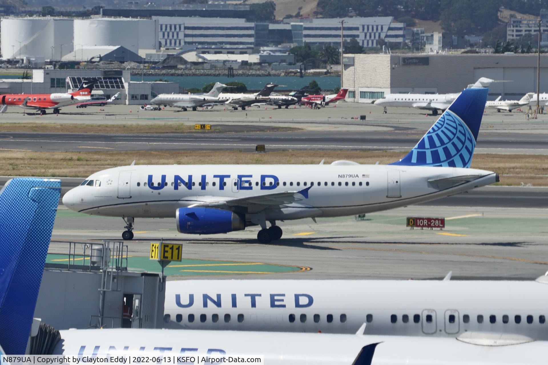 N879UA, 2005 Airbus 319-100 C/N 2408, Sky Terrace SfO 2022.