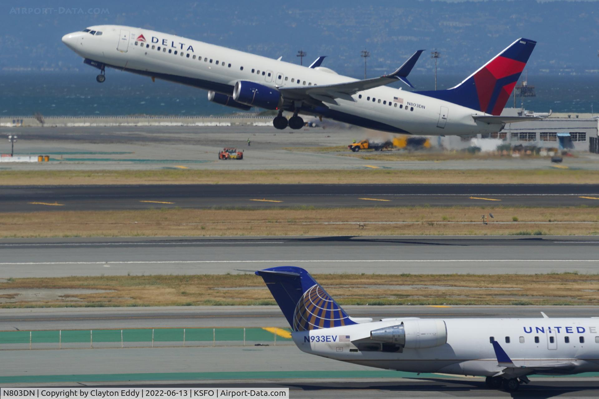 N803DN, 2013 Boeing 737-932/ER C/N 31919, Sky Terrace SFO 2022.