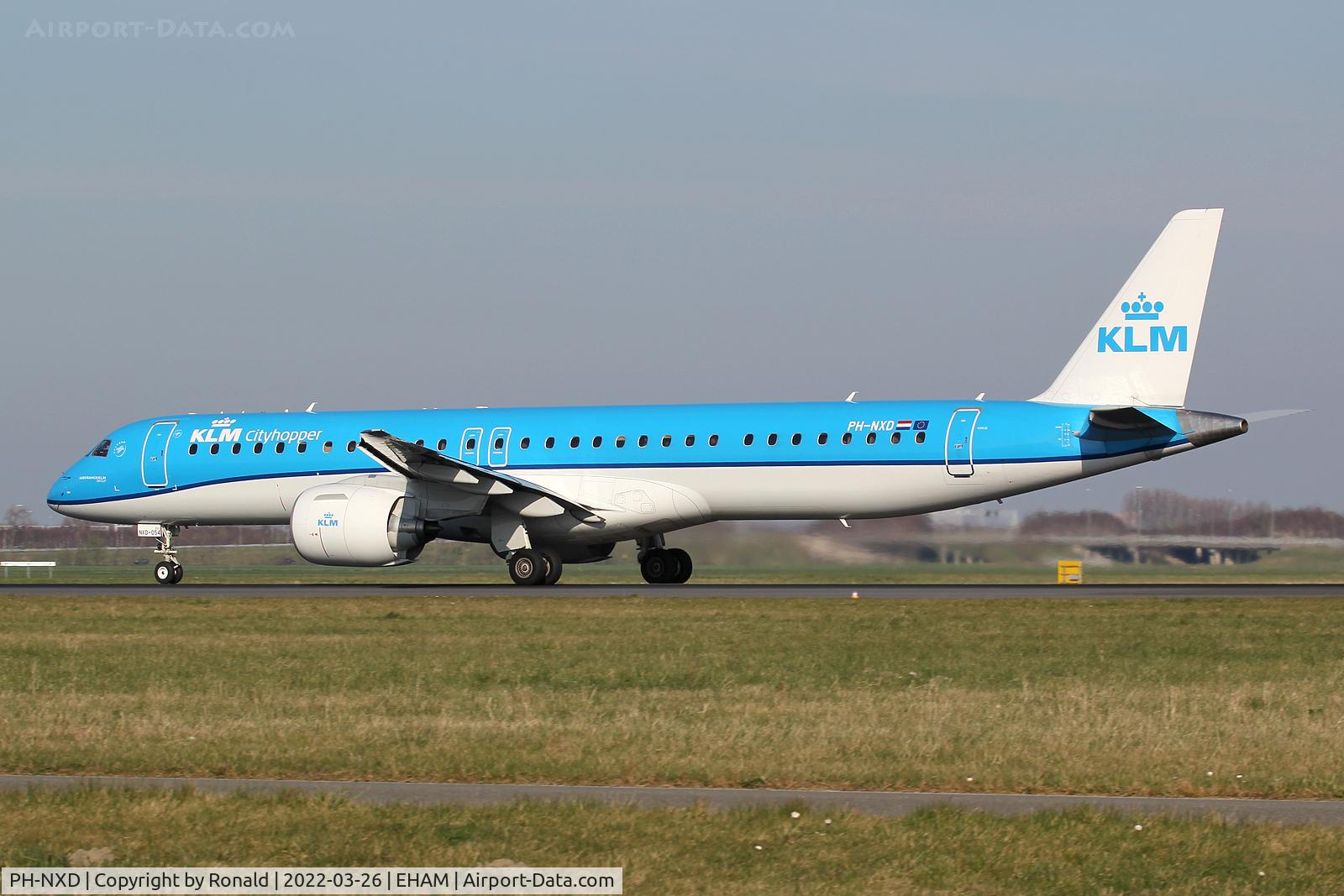 PH-NXD, 2021 Embraer E195-E2 (ERJ-190-400STD) C/N 19020054, at spl