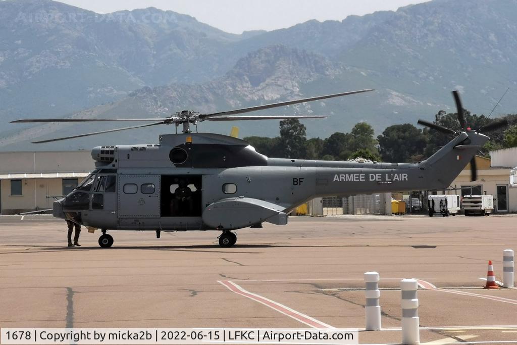 1678, Aérospatiale SA-330B Puma C/N 1678, Parked