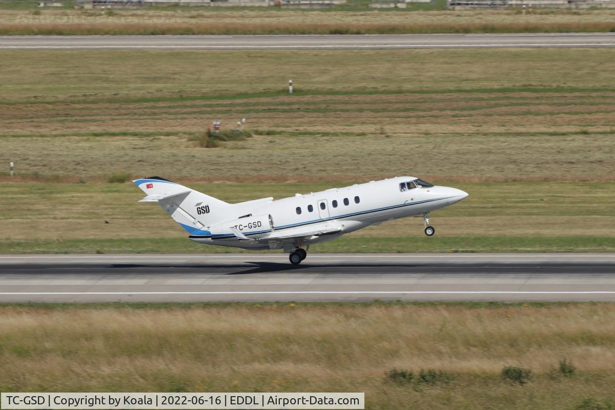 TC-GSD, 2009 Hawker Beechcraft 900XP C/N HA-0086, Departure to Tivat via runway 05R