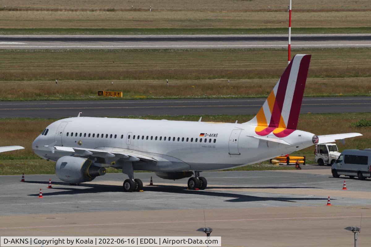 D-AKNS, 2000 Airbus A319-112 C/N 1277, Resting on the apron without titles with very old c/s