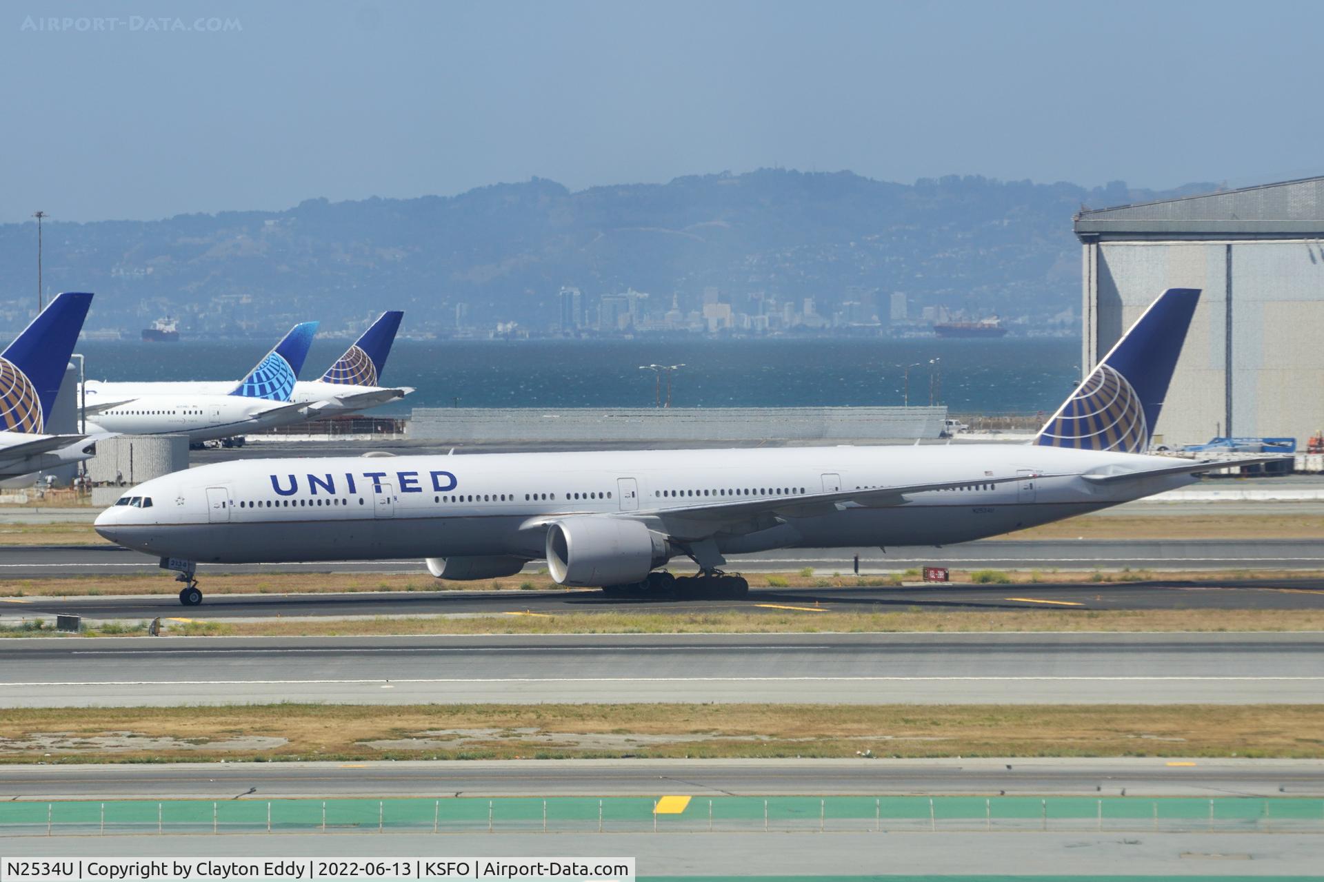 N2534U, 2017 Boeing 777-300/ER C/N 62645, Sky Terrace SFO 2022.