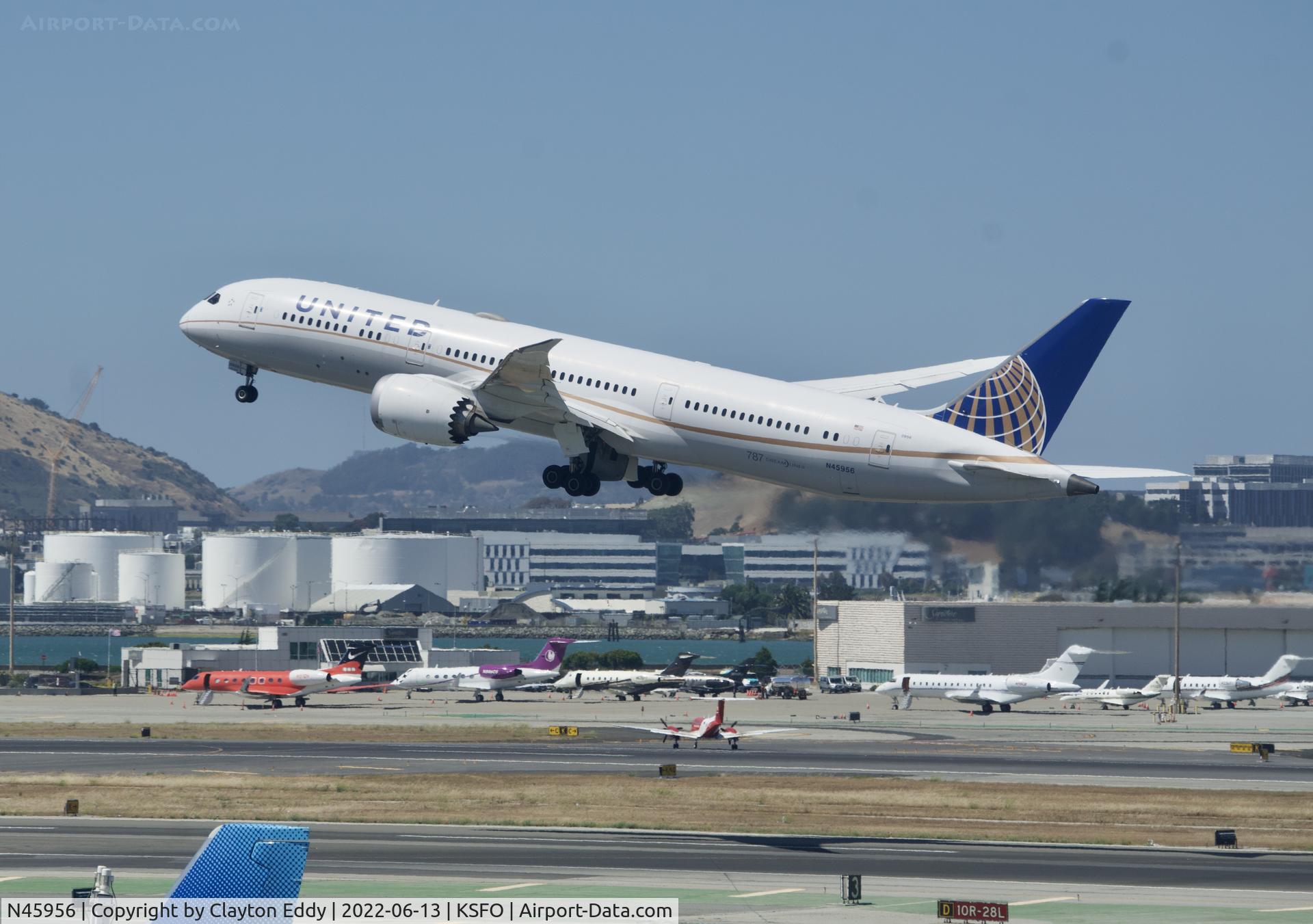 N45956, 2015 Boeing 787-9 Dreamliner C/N 40918, Sky Terrace SFO 2022.