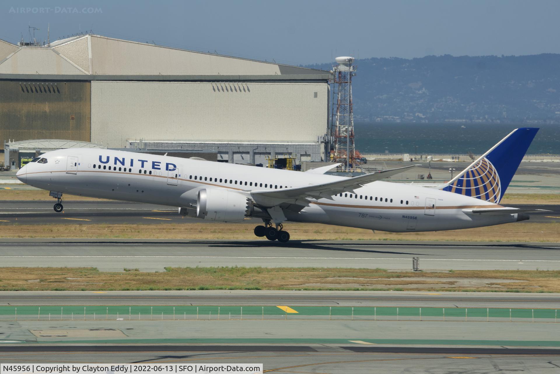 N45956, 2015 Boeing 787-9 Dreamliner C/N 40918, Sky Terrace SFO 2022.
