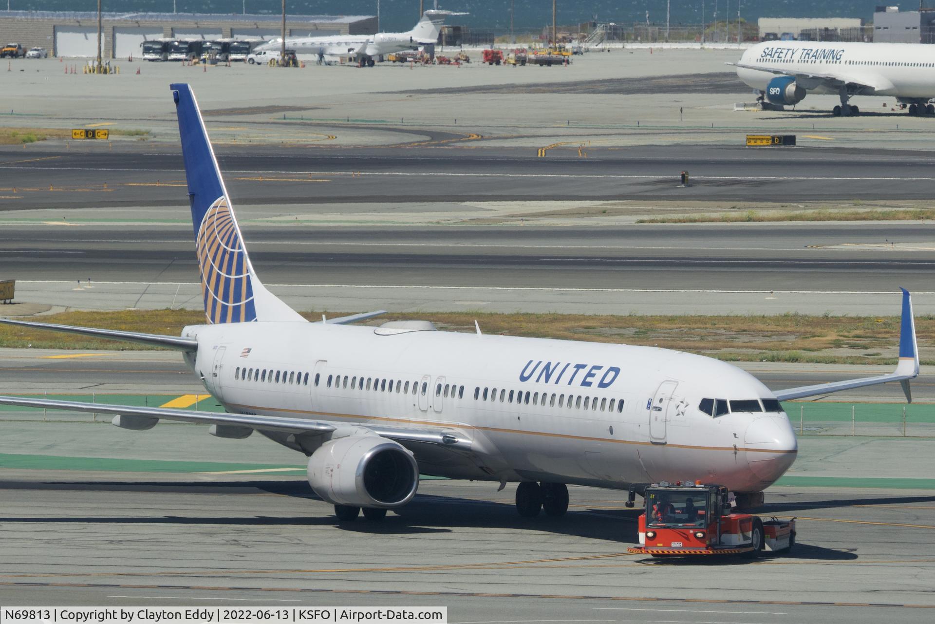 N69813, 2014 Boeing 737-924/ER C/N 43531, Sky Terrace SFO 2022.