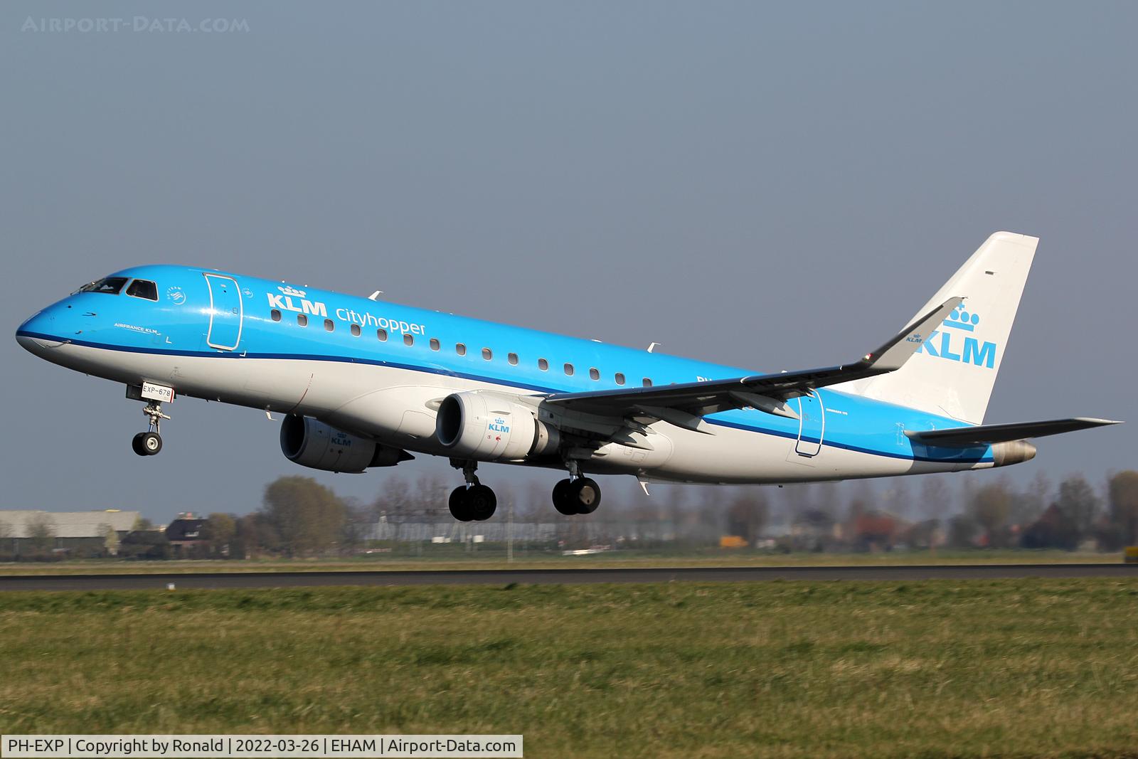 PH-EXP, 2017 Embraer 175LR (ERJ-170-200LR) C/N 17000678, at spl