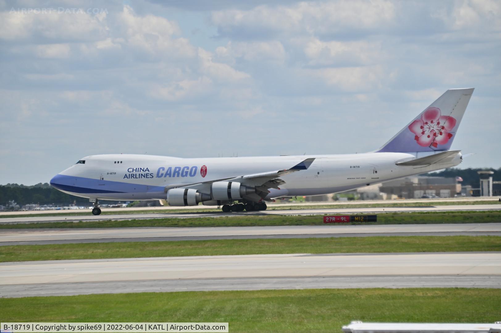 B-18719, 2005 Boeing 747-409F/SCD C/N 33739, B-18719 taxis after landing at KATL