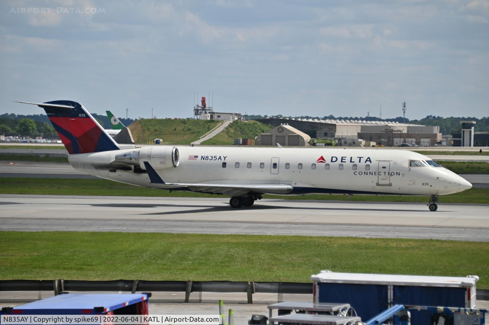 N835AY, 2005 Bombardier CRJ-200ER (CL-600-2B19) C/N 8035, N835AY taxis at KATL