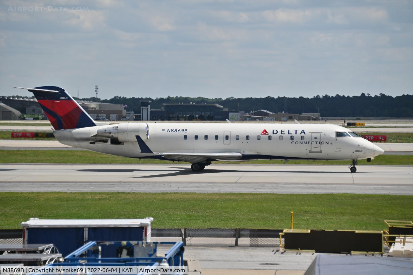 N8869B, 2003 Canadair CRJ-440 (CL-600-2B19) Regional Jet C/N 7869, N8869B taxis at KATL