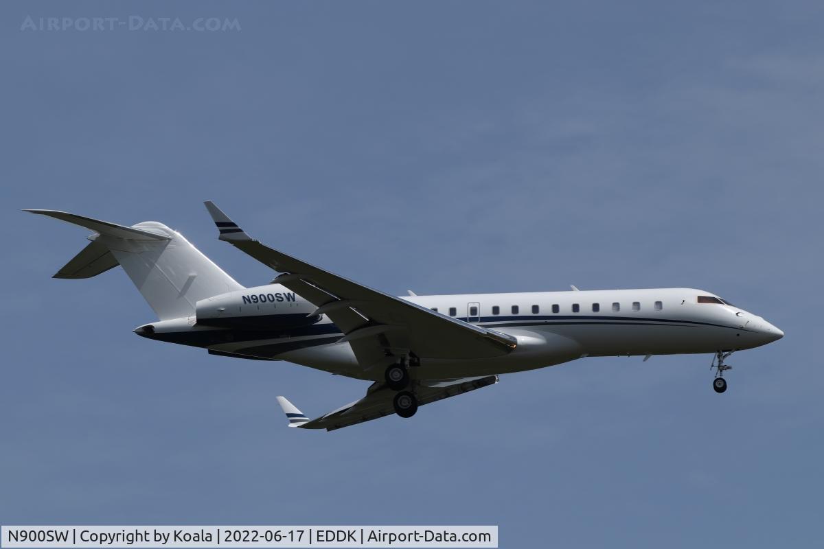 N900SW, 2008 Bombardier BD-700-1A10 C/N 9277, Arrival from Edinburgh. First pic in the database