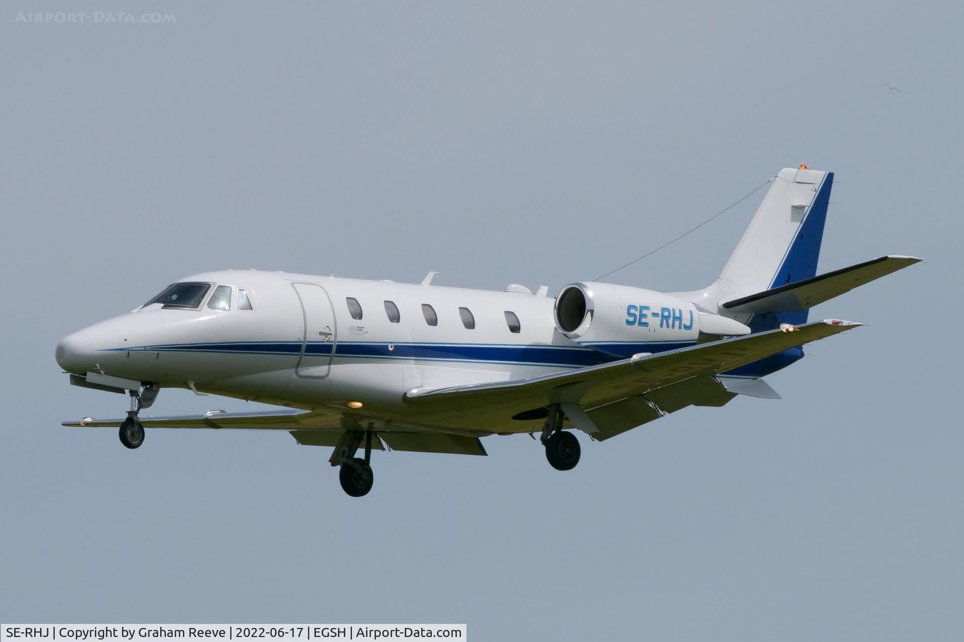 SE-RHJ, 2000 Cessna 560XL Citation Excel C/N 560-5078, Landing at Norwich.