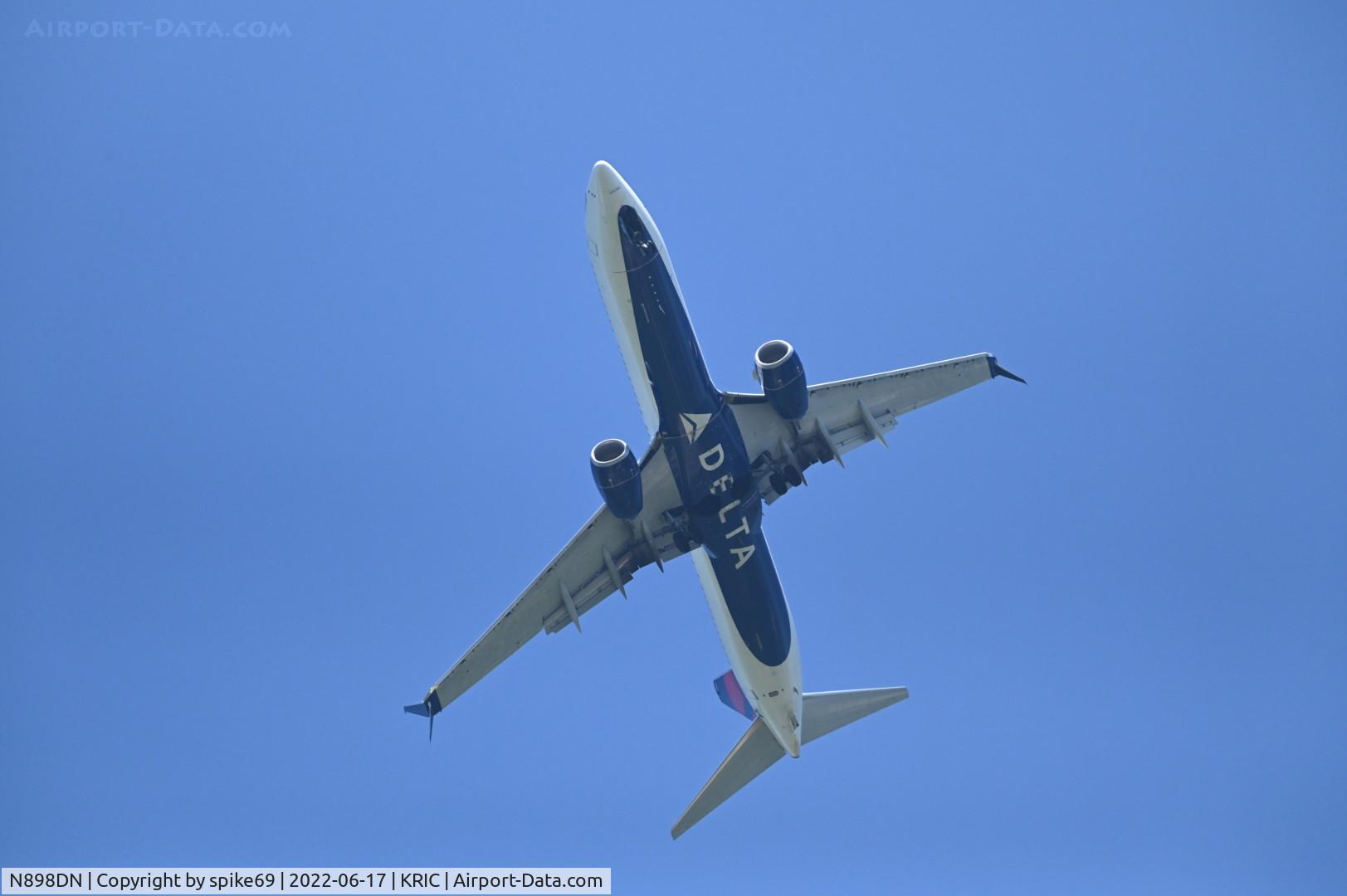 N898DN, 2018 Boeing 737-932/ER C/N 62778, N898DN turns for final runway 16 at RIC