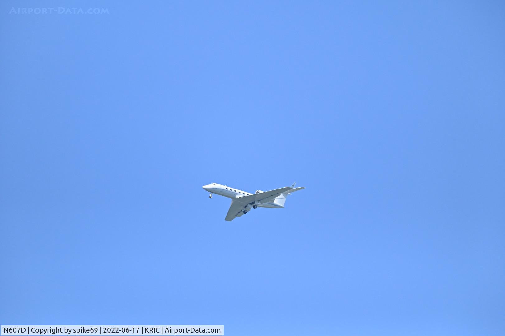 N607D, 2017 Gulfstream Aerospace GIV-X (G450) C/N 4365, N607D on final for runway 16 at RIC