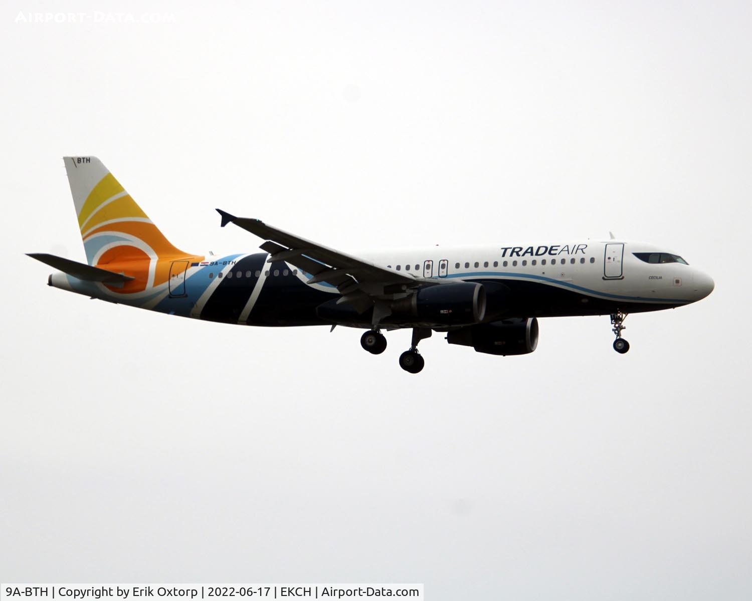 9A-BTH, 2001 Airbus A320-214 C/N 1454, 9A-BTH landing rw 22L